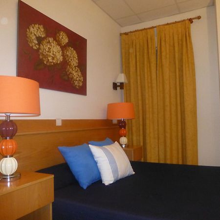 Hostal El Val Alcala de Henares Exterior photo