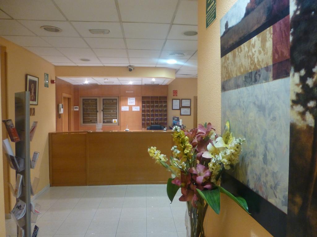 Hostal El Val Alcala de Henares Exterior photo